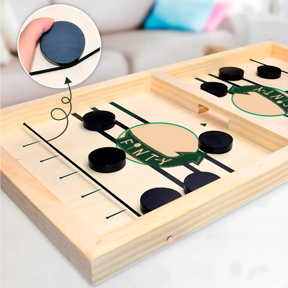 Crianças jogando Tabuleiro de Batalha de Botões e se divertindo em família